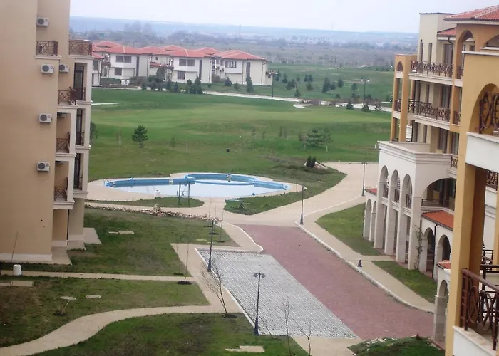 Lighthouse Golf Private بالشيك